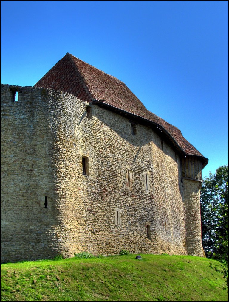 Chateau de Crevecoeur 4869_70_71