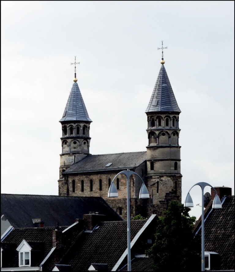 Maastricht 7090 Basiliek van Onz