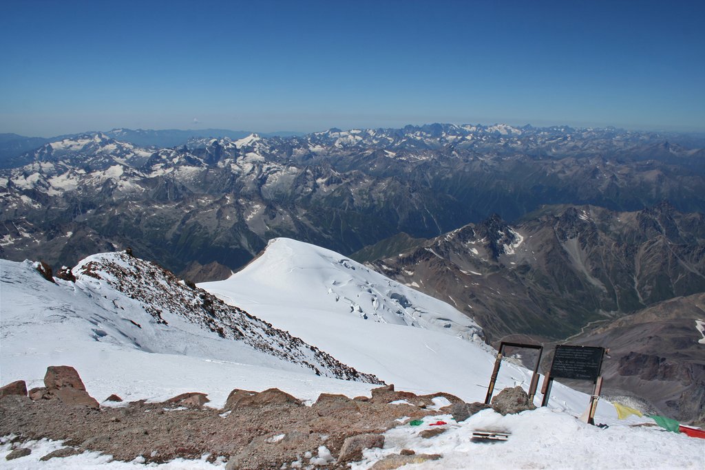 Вид с ваершины Эльбруса