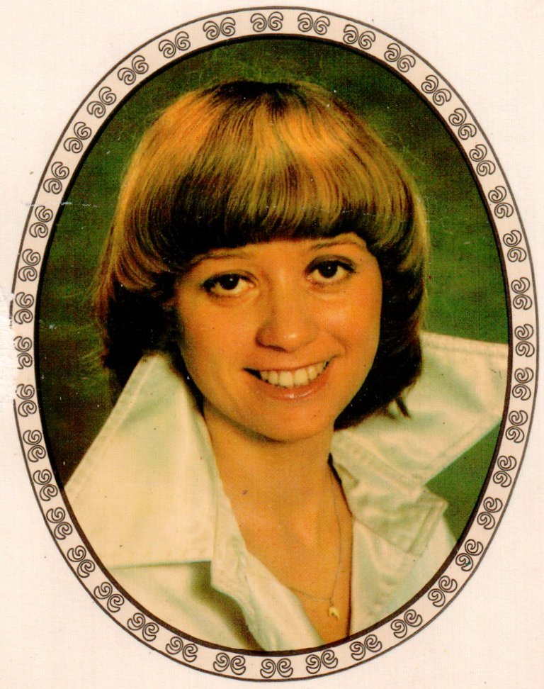 Наклейка из ГДР девушка 1982