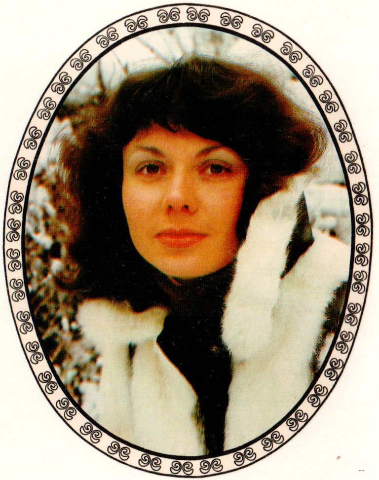 Наклейка из ГДР девушка 1984