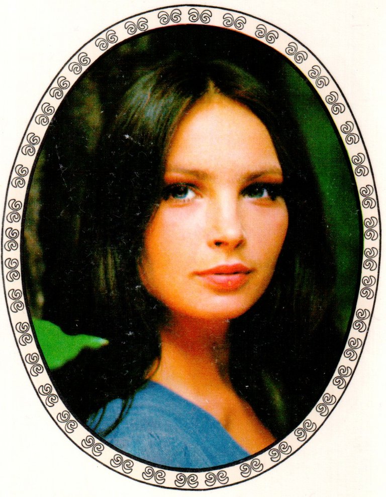 Наклейка из ГДР девушка 1983