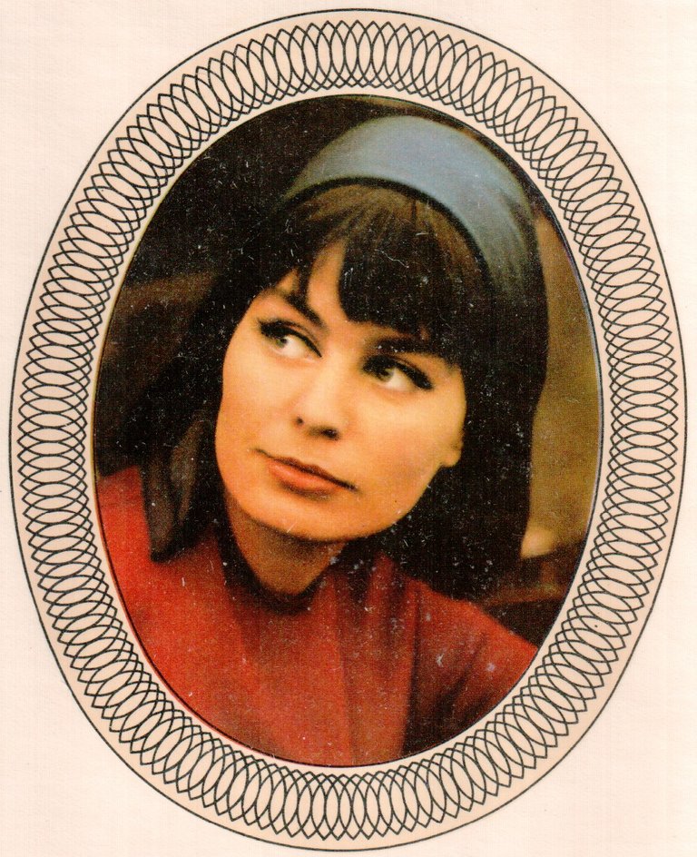 Наклейка из ГДР девушка 1975