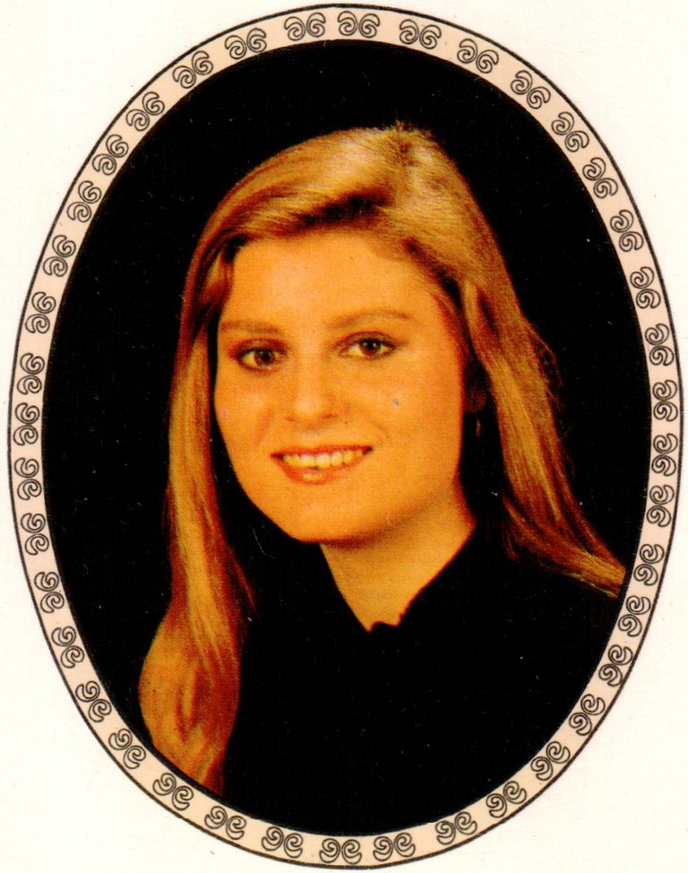 Наклейка из ГДР девушка 1984