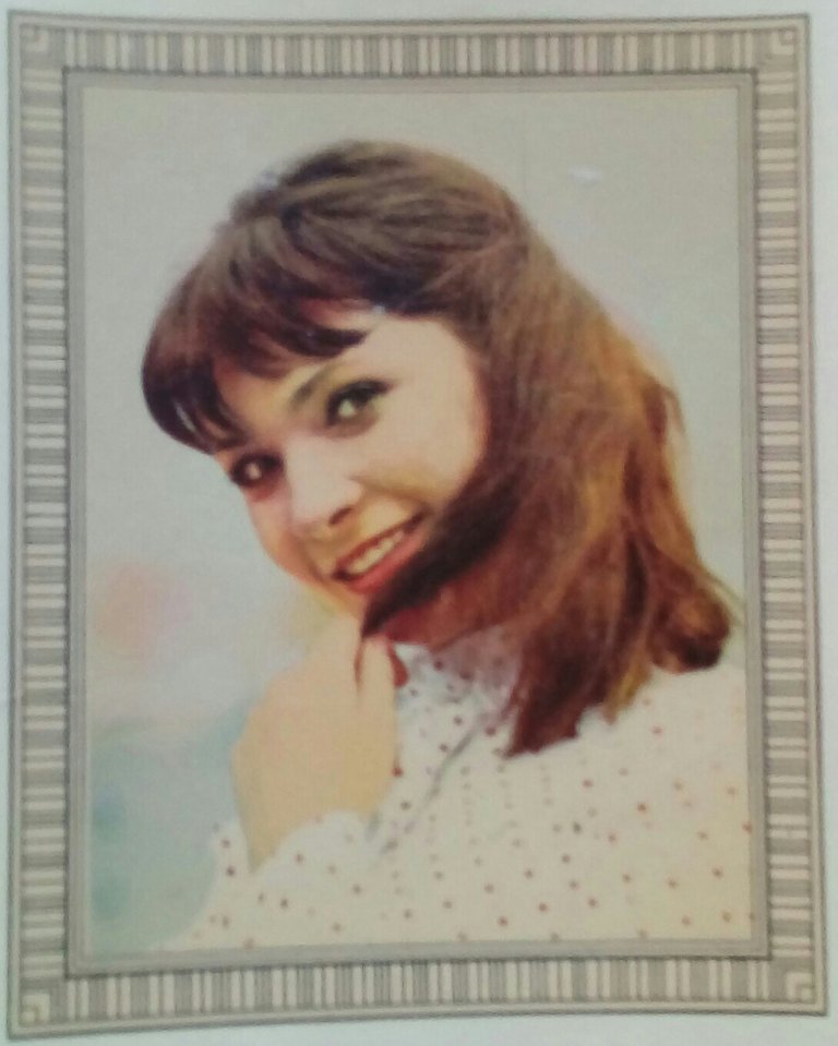 Наклейка из ГДР девушка 1971
