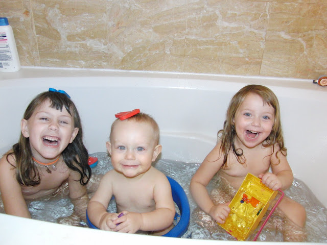 3 kids in the bath CIMG3021.JPG