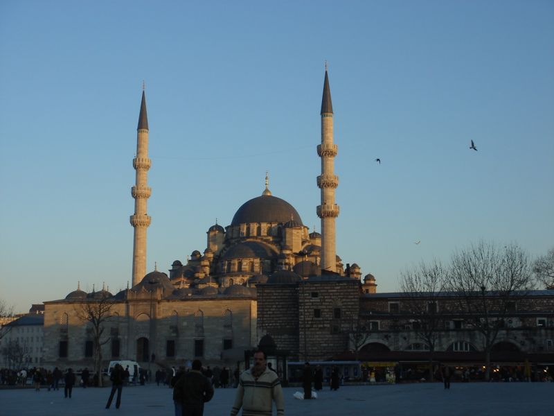 площадь перед Новой мечетью