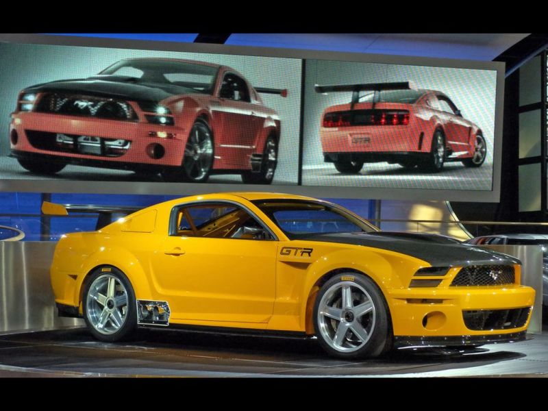 2005-Mustang-+-Concept-Show.jpg
