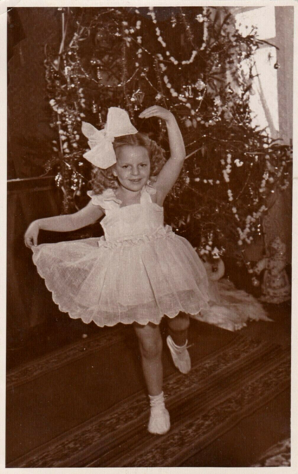 1950s-Cute-little-girl-dancing-Xmas-fancy-dress.jpg