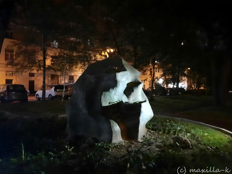 Памятник московской Хуйне