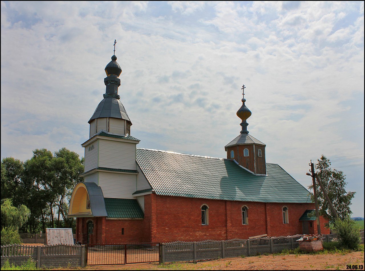Церковь в Дуброво.jpg