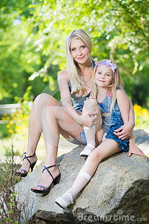woman-her-daughter-pretty-blond-
