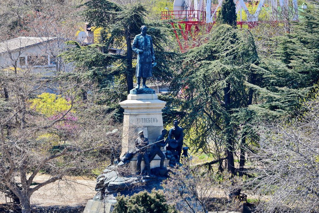 Памятник Тотлебену.JPG