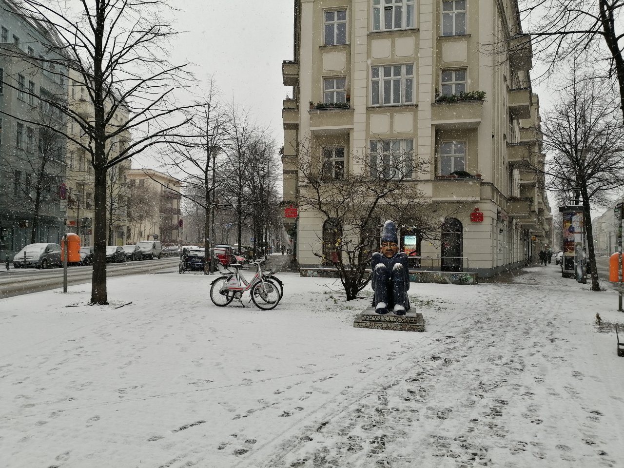 Человечек в снегопад.jpg