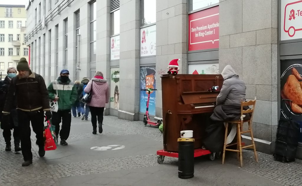 Уличный пианист. Берлин.jpg