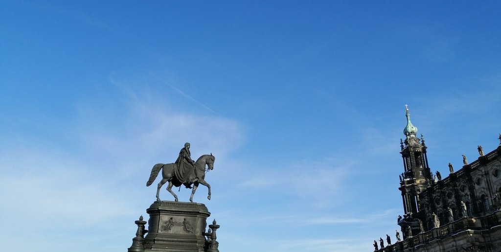 Дрезден. Всадник и собор.jpg