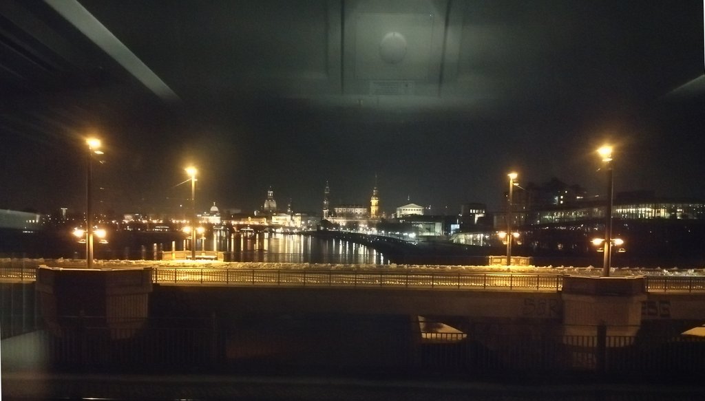 Вид на ночной Дрезден.jpg