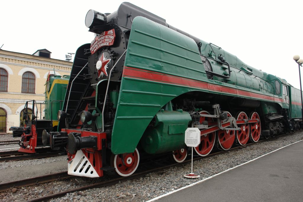 Passenger_steam_locomotive_P36-0
