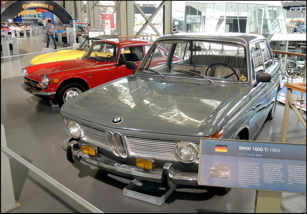 Autoworld 8301 BMW 1600Ti 1965.j