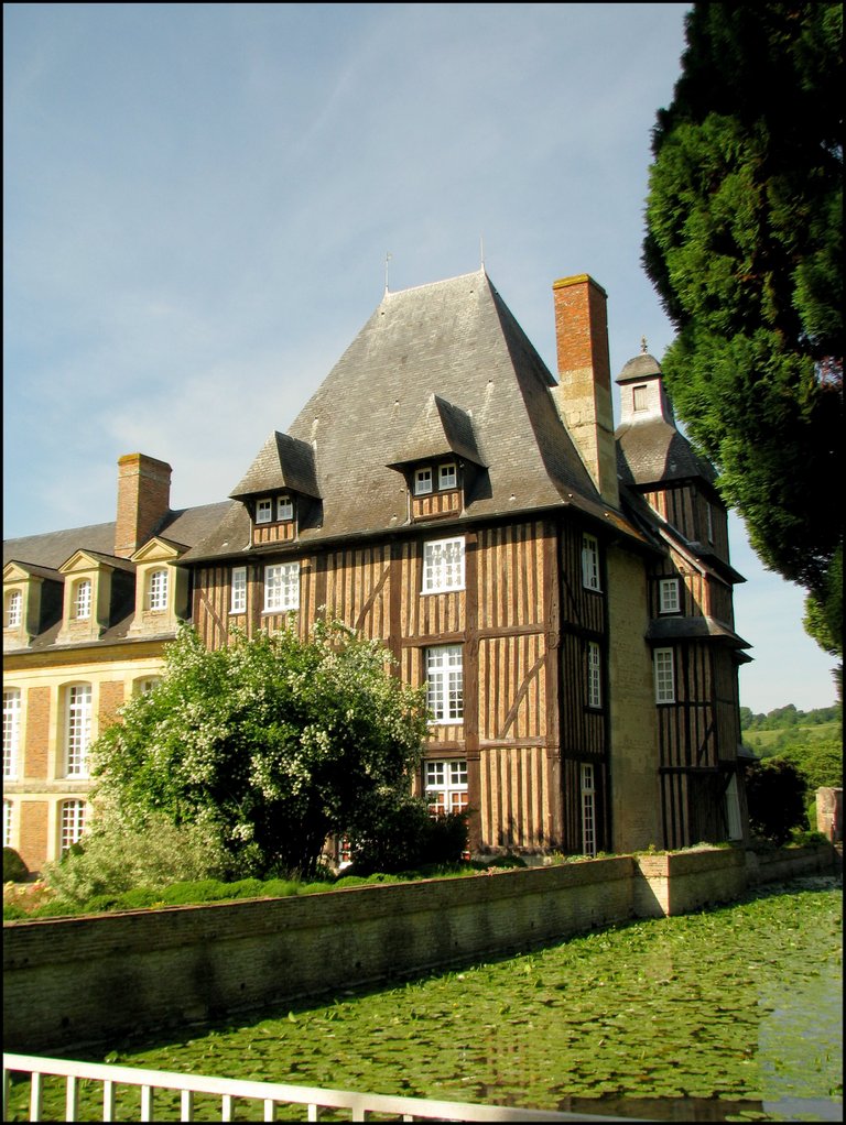 Grandchamp-le-Chateau 4892.jpg