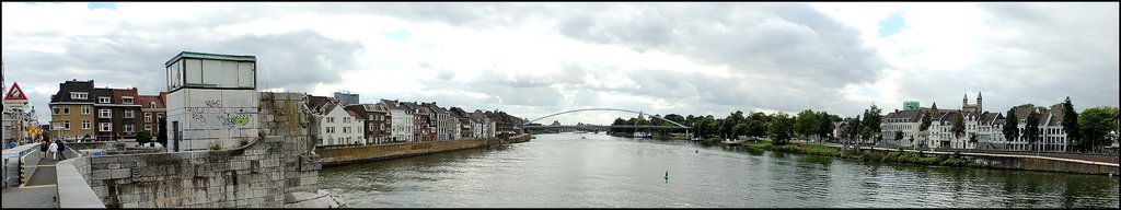 Maastricht 7103 Maas pano.jpg