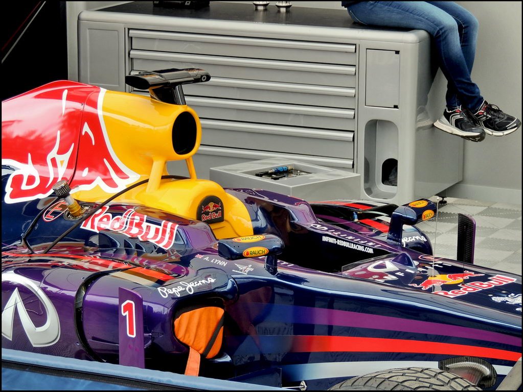 G-Drive Show 8207 Red Bull.jpg