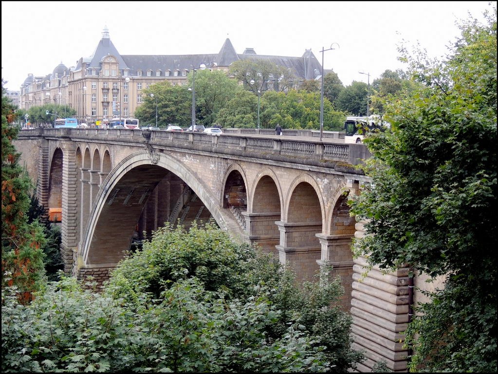 Luxembourg 8563 Pont Adolphe.jpg