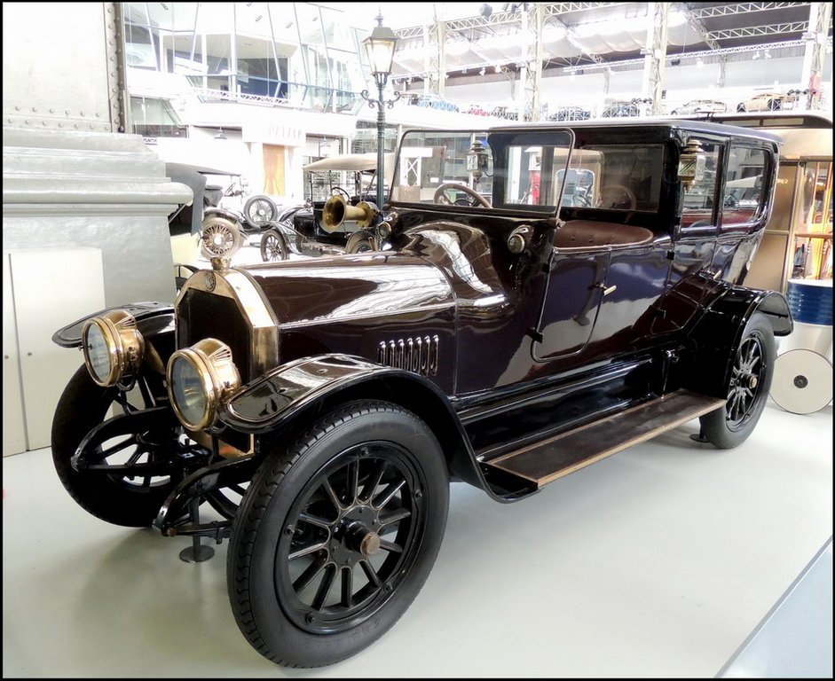 Autoworld 8008 Benz 1915.jpg