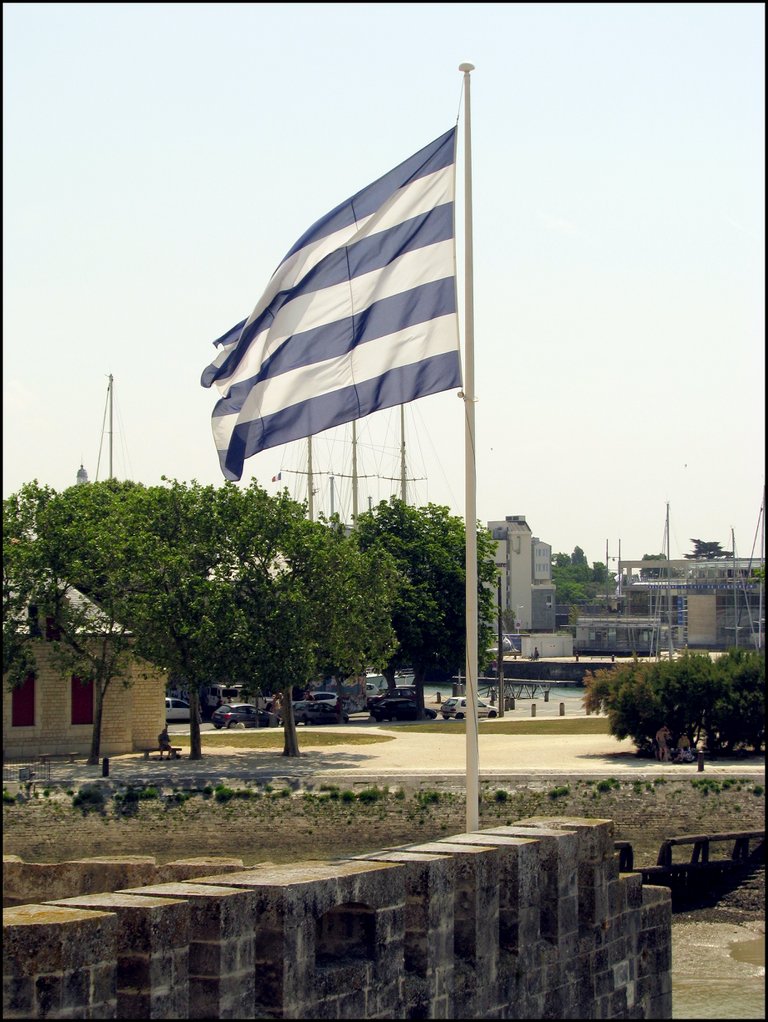La Rochelle 6296 Флаг.JPG