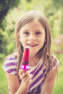 portrait-of-little-girl-with-popsicle-in-the-garden-SARF000786.j