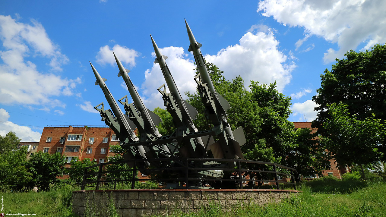 Памятник создателям ракетного щита России. 
