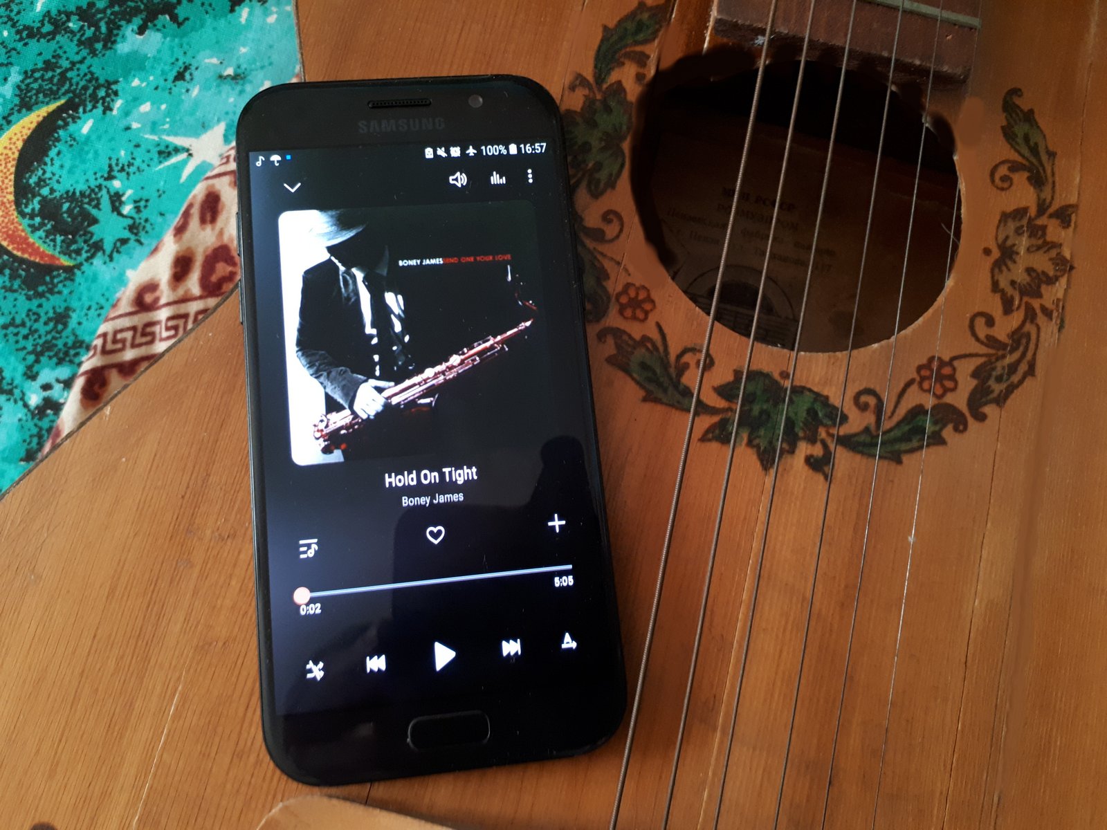 Samsung A5 (4-музыка).jpg