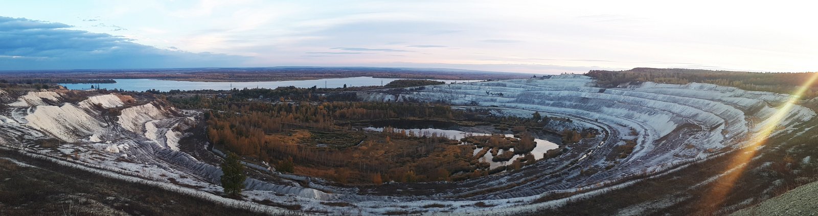 Озеро на закате (панорама).jpg