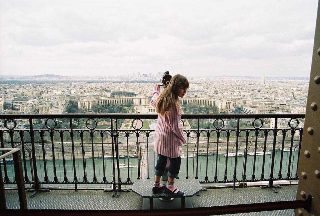 Tour Eiffel - Petite Fille