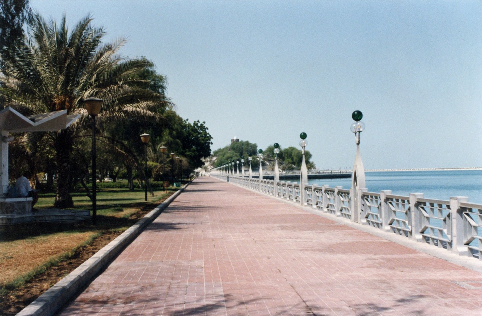 Abu Dhabi-02: Corniche Road