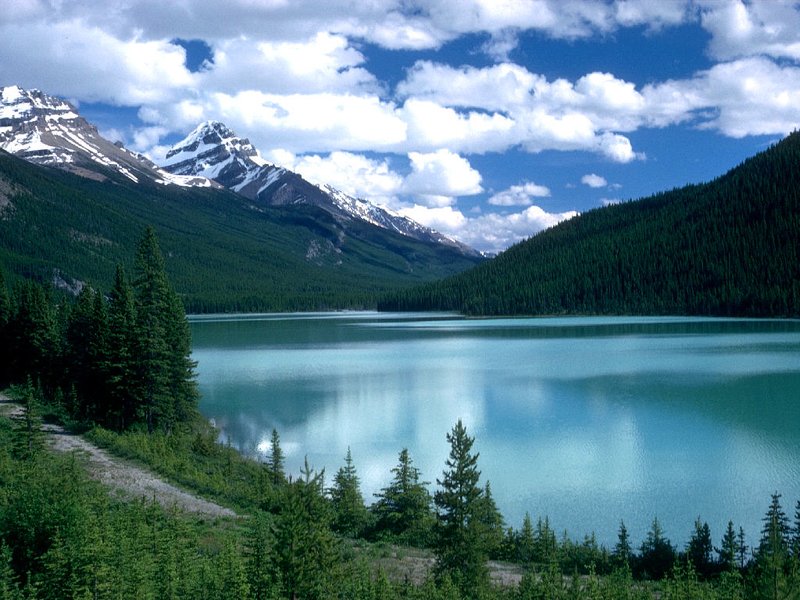 Alberta,_Canada_-_Lake_Louise.jp