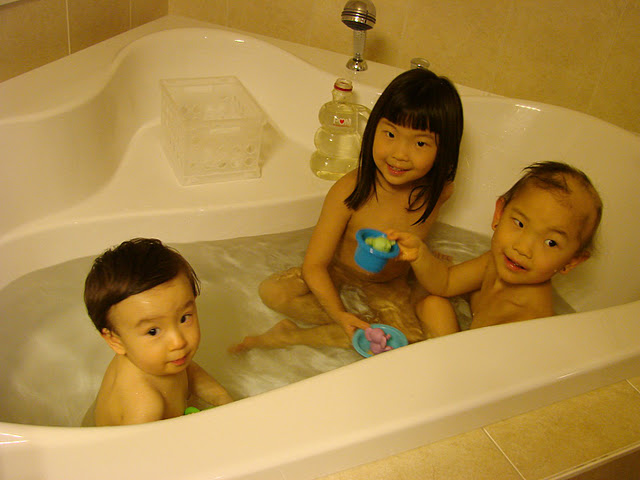 hudson bath with girls 007.jpg