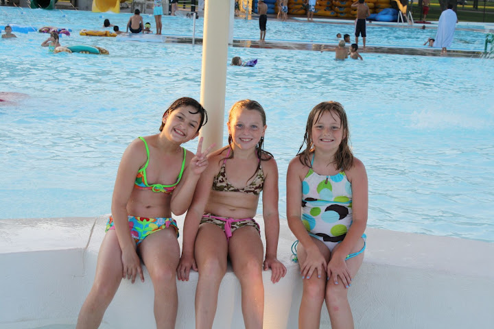 Girl Scouts at the Water Park Au
