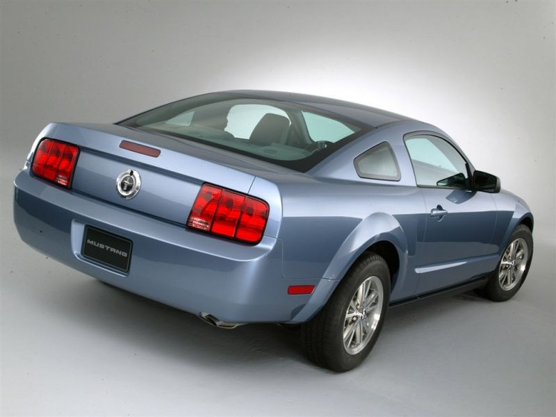 2005 Ford-Mustang 021.jpg