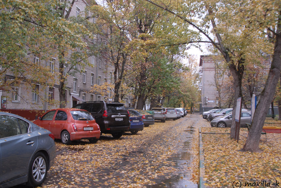 Осенний дворик на 1-й Хуторской