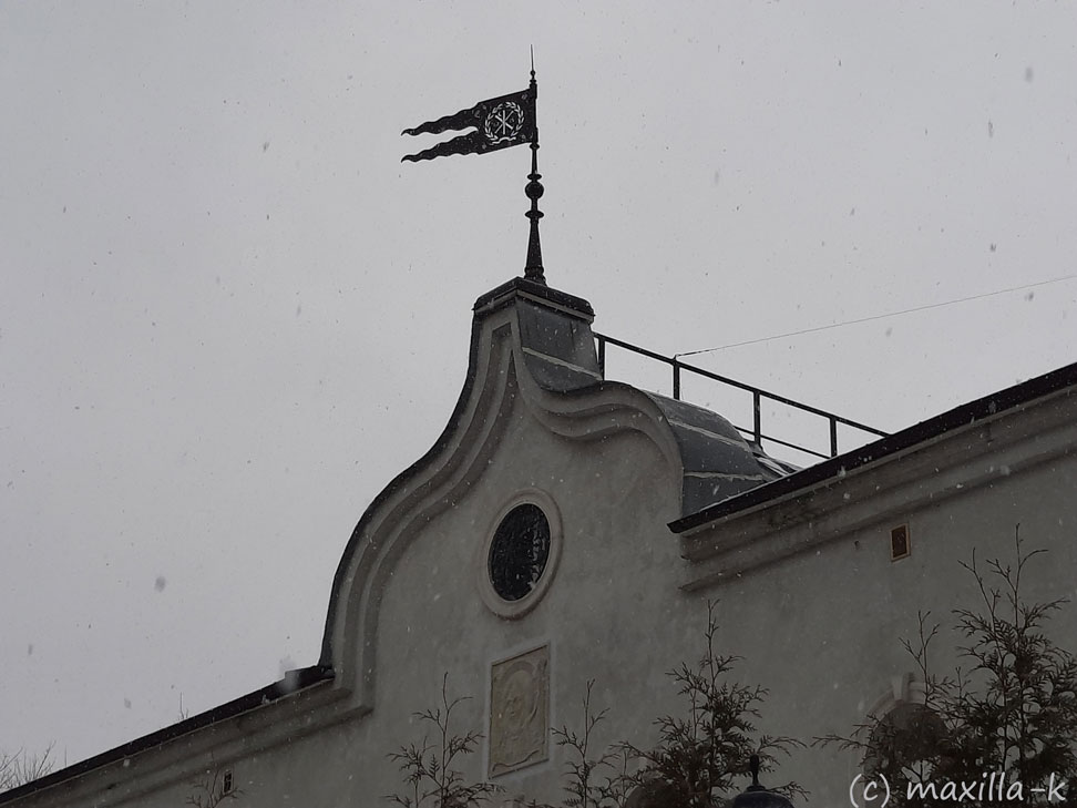 Флаг над Медведковским кладбищем