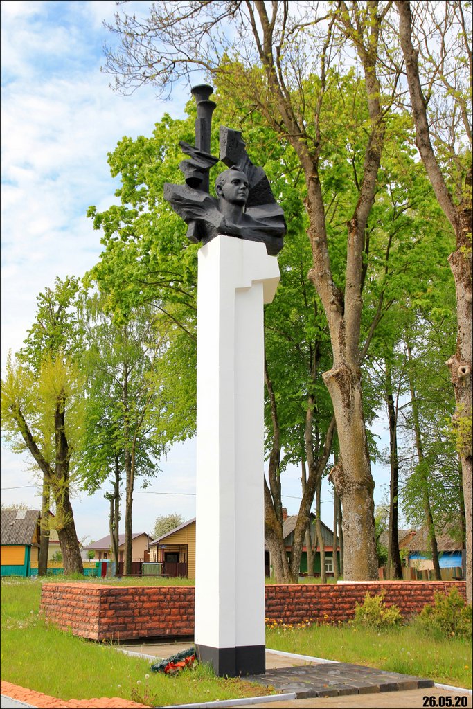 Могила Марата Казея в Станьково