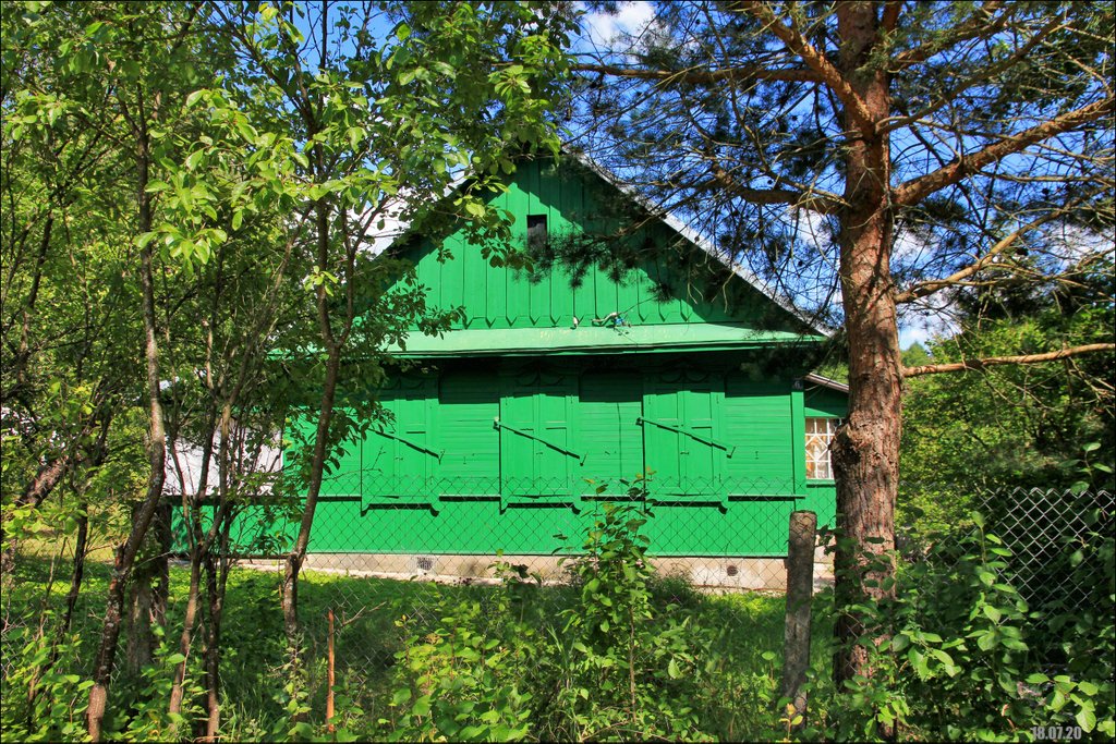 Зелёный домик в деревне Зелёное